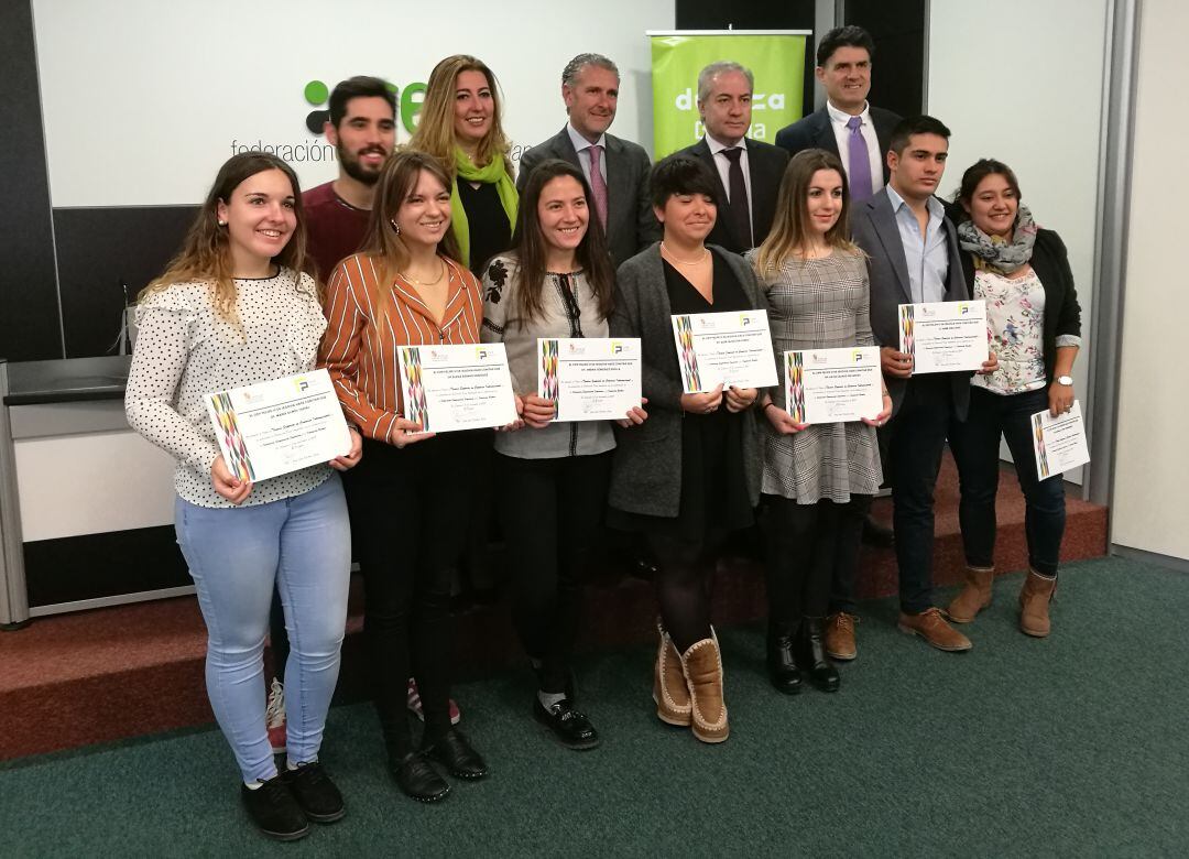 Imagen de familia de los alumnos que han participado en el programa COMEX de formación en comercio exterior