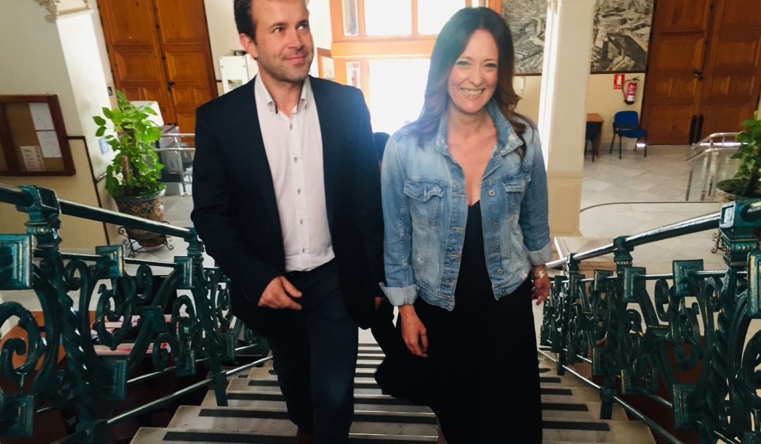 El alcalde de Jaén, Julio Millán, y la delegada del gobierno, Maribel Lozano, en el Ayuntamiento de Jaén.