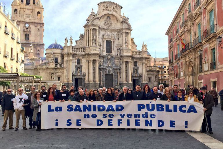 Acto reivindicativo de la Marea Blanca en Murcia.