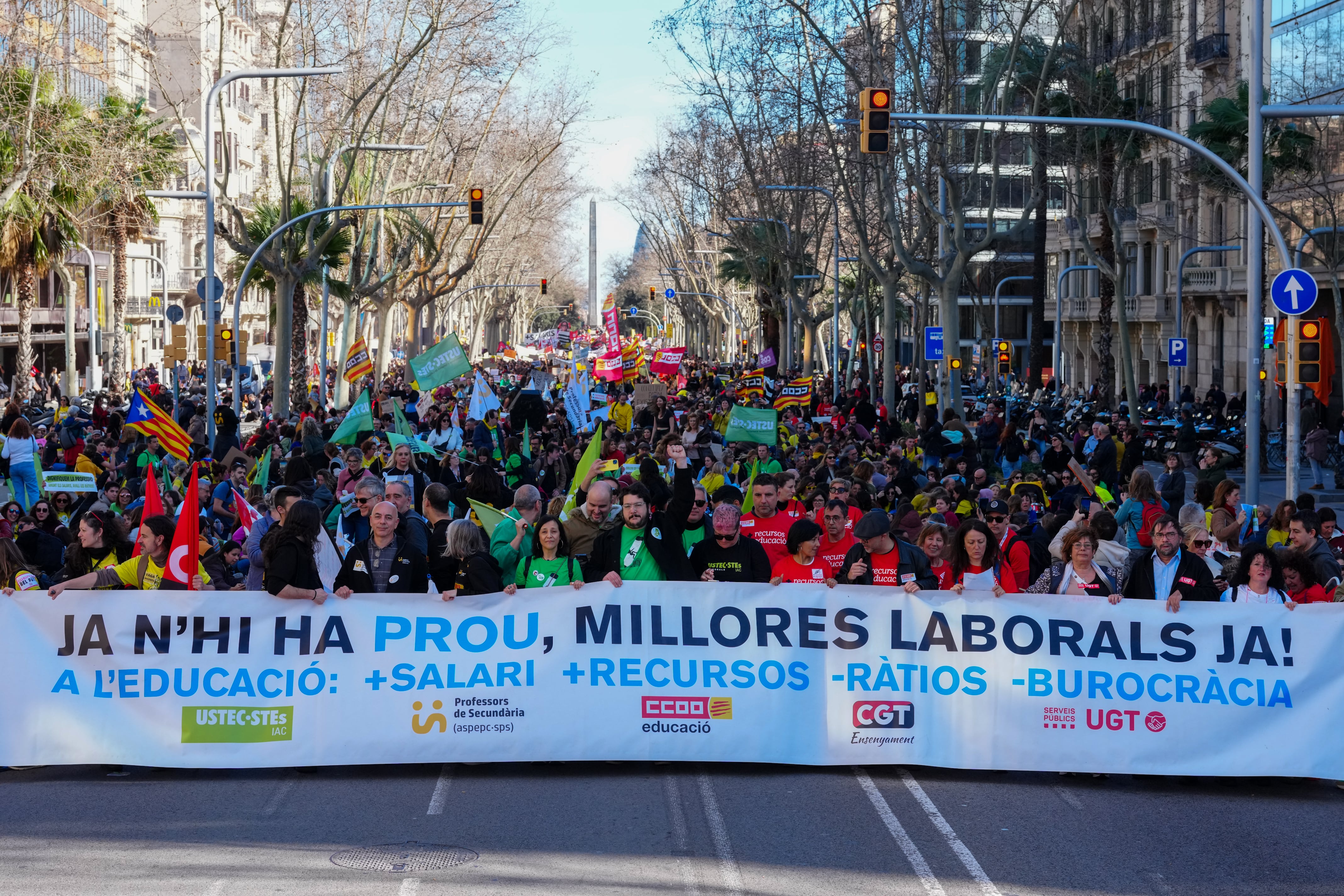 Pancartes en una manifestació de docents a Barcelona al febrer