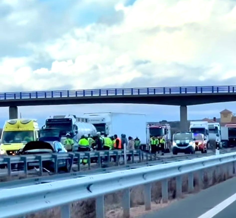 Cortada la A-30 en Pozo Cañada