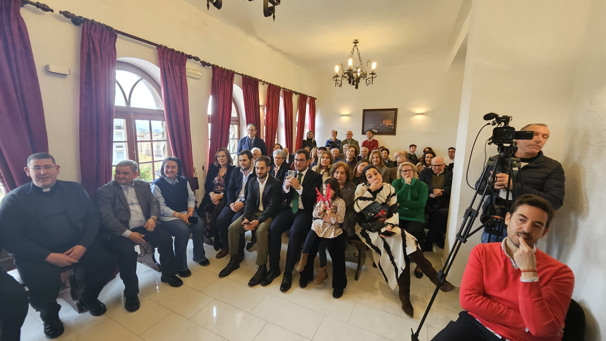 Público asistente en el Salón de Plenos del Ayuntamiento de Jódar