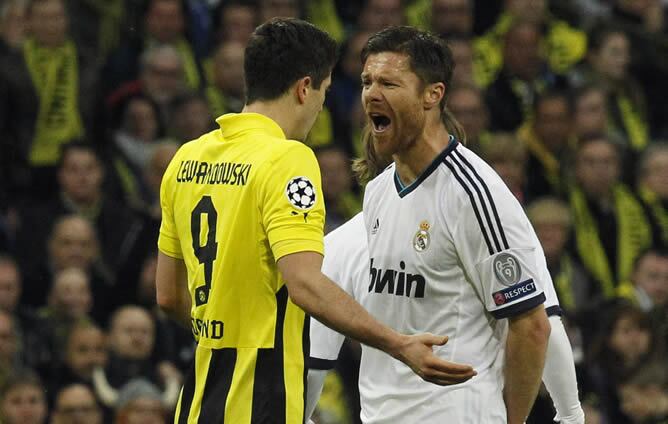 Xabi Alonso se encara con Lewandowski