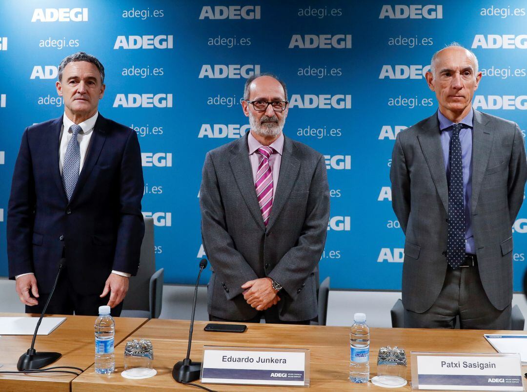 Miembros de ADEGI en la presentación de la Encuesta