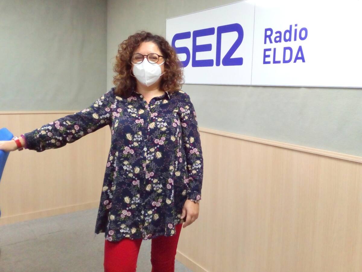 La farmacéutica Virtudes Hernández nos pide tomar conciencia sobre "el buen uso de los antibióticos"