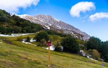 Indicadores en la ruta de Puerto de Agüeria.