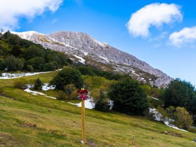 Indicadores en la ruta de Puerto de Agüeria.