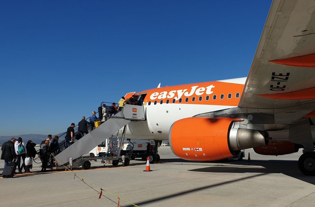 Uno de los aviones de EasyJet en el Aeropuerto de Granada