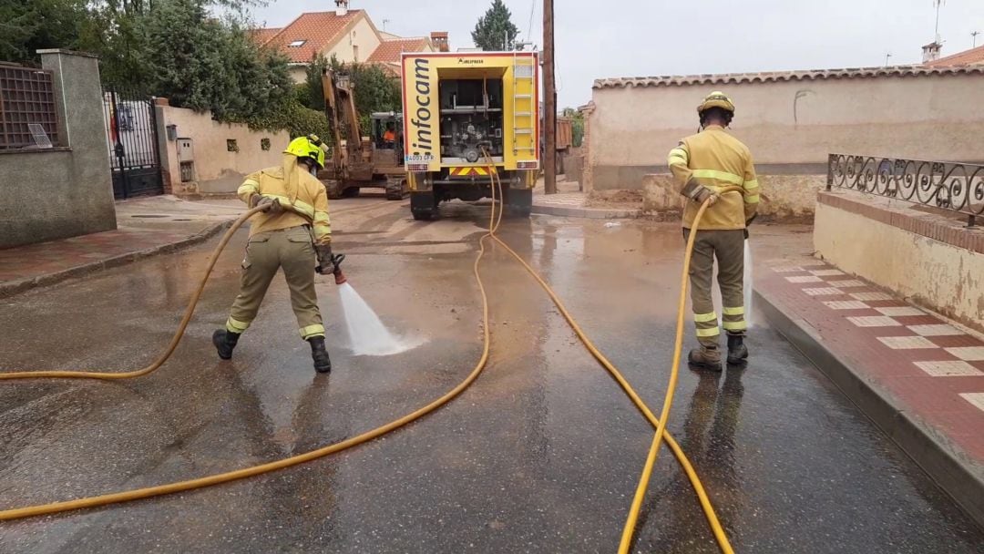Trabajadores de Geacam trabajando tras las tormentas