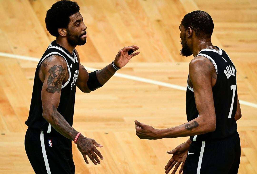 Kyrie y Durant en el último partido que disputaron juntos