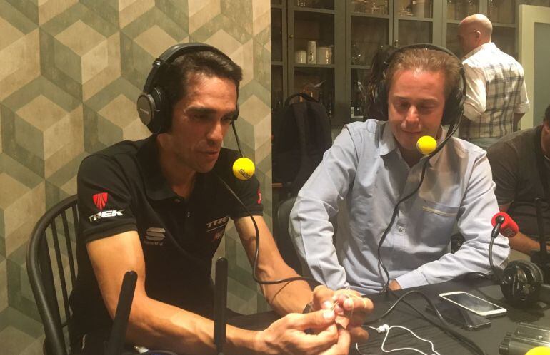 Alberto Contador durante la entrevista en El Larguero. 