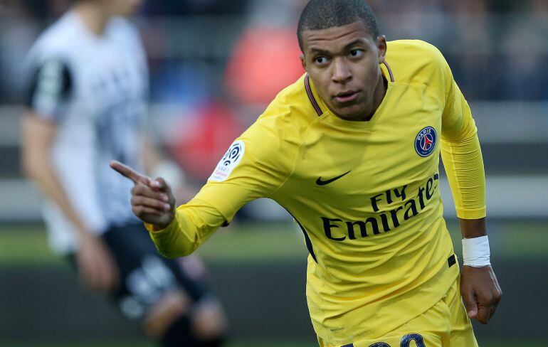 Mbappé, durante un partido con el PSG esta temporada