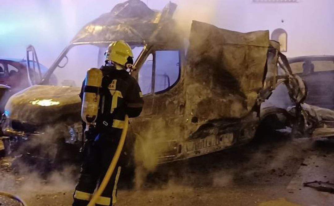 Incendio de una ambulancia este martes en la A7