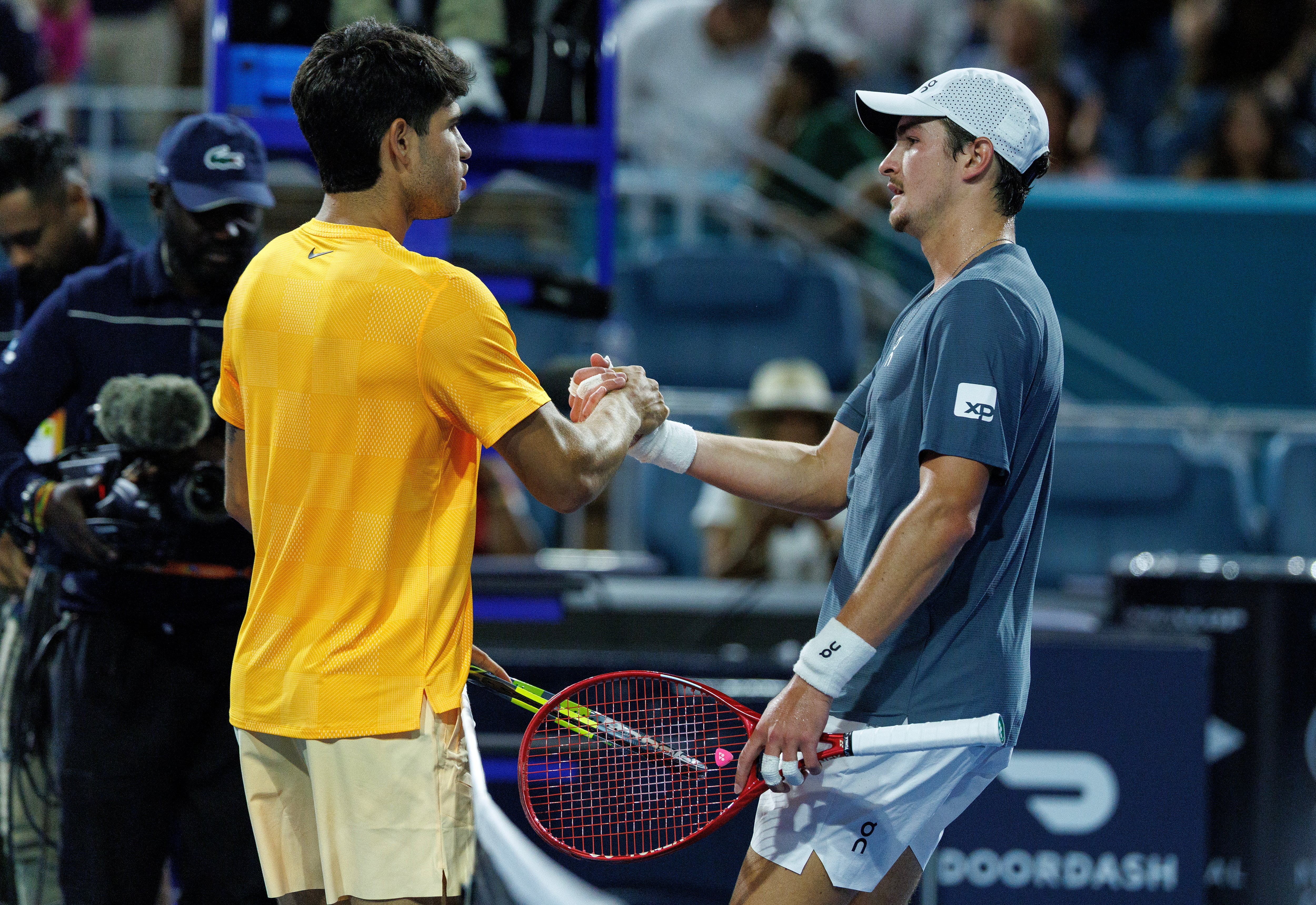 Alcaraz y Fonseca se saludan amistosamente