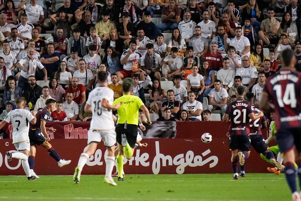 Fabricio y Pablo Martínez dan la victoria al conjunto granota ante un Albacete que no tuvo acierto ante la meta rival