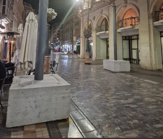 Bloques de hormigón en el centro de Cartagena