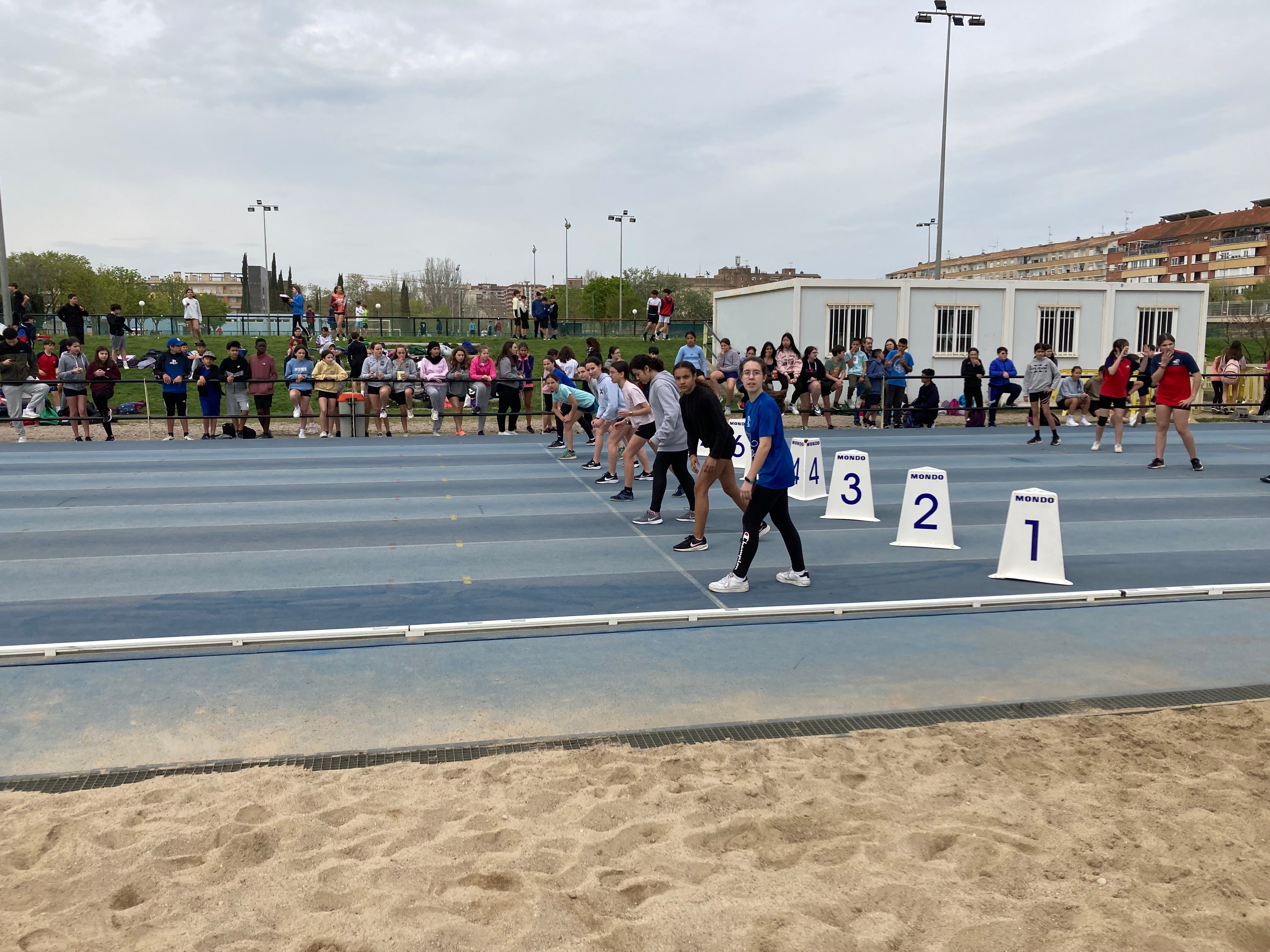 La Ciudad Deportiva Municipal José María Escriche acoge el Encuentro Intercentros de atletismo