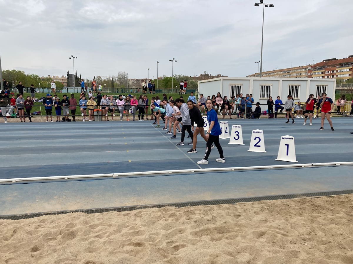 El XXVIII Encuentro Municipal de Atletismo Intercentros reúne a 700 escolares en Huesca