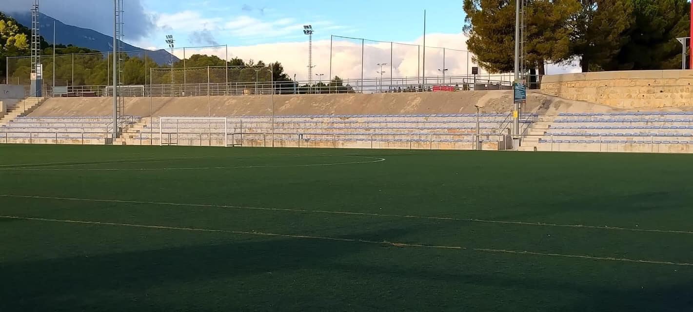 El Ayuntamiento de Alcoy suspende la actividad deportiva al aire libre en las instalaciones municipales como el polideportivo Francisco Laporta.