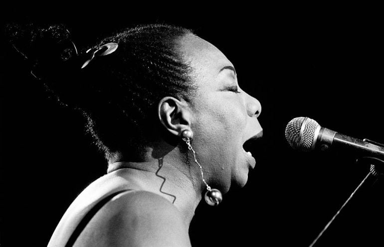 Nina Simone durante una actuación en Maastricht en 1992