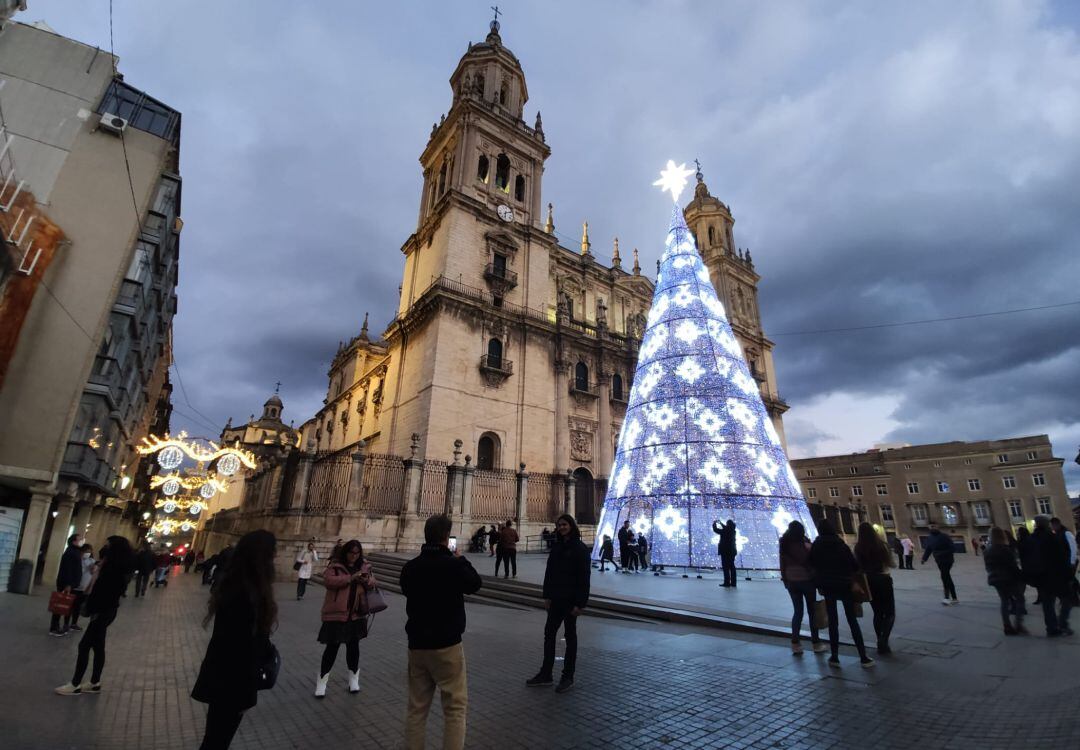 Una mayor afluencia de gente en las calles, motivada por la Navidad, o las comidas y cenas de esta época del año pueden estar detrás del aumento de la tasa de incidencia