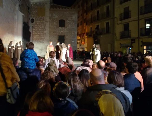 Encuentro de las Dueñas en la plaza de la Catedral