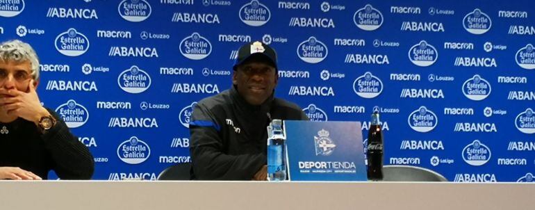 Seedorf en rueda de prensa