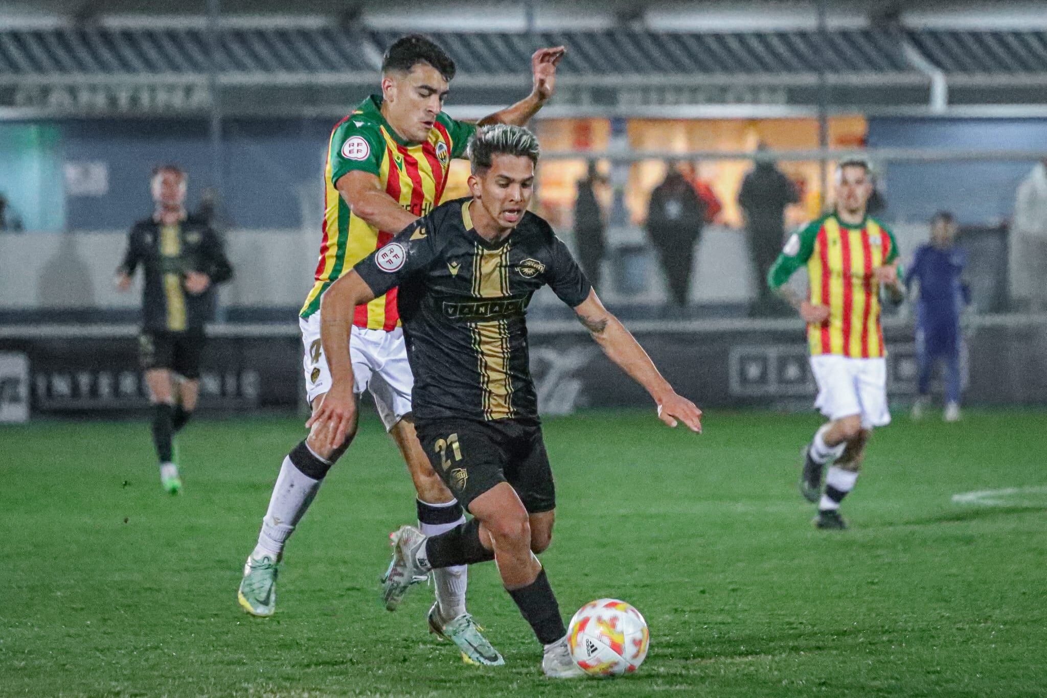 Alessandro Burlamaqui, jugador del Intercity, frente al Castellón