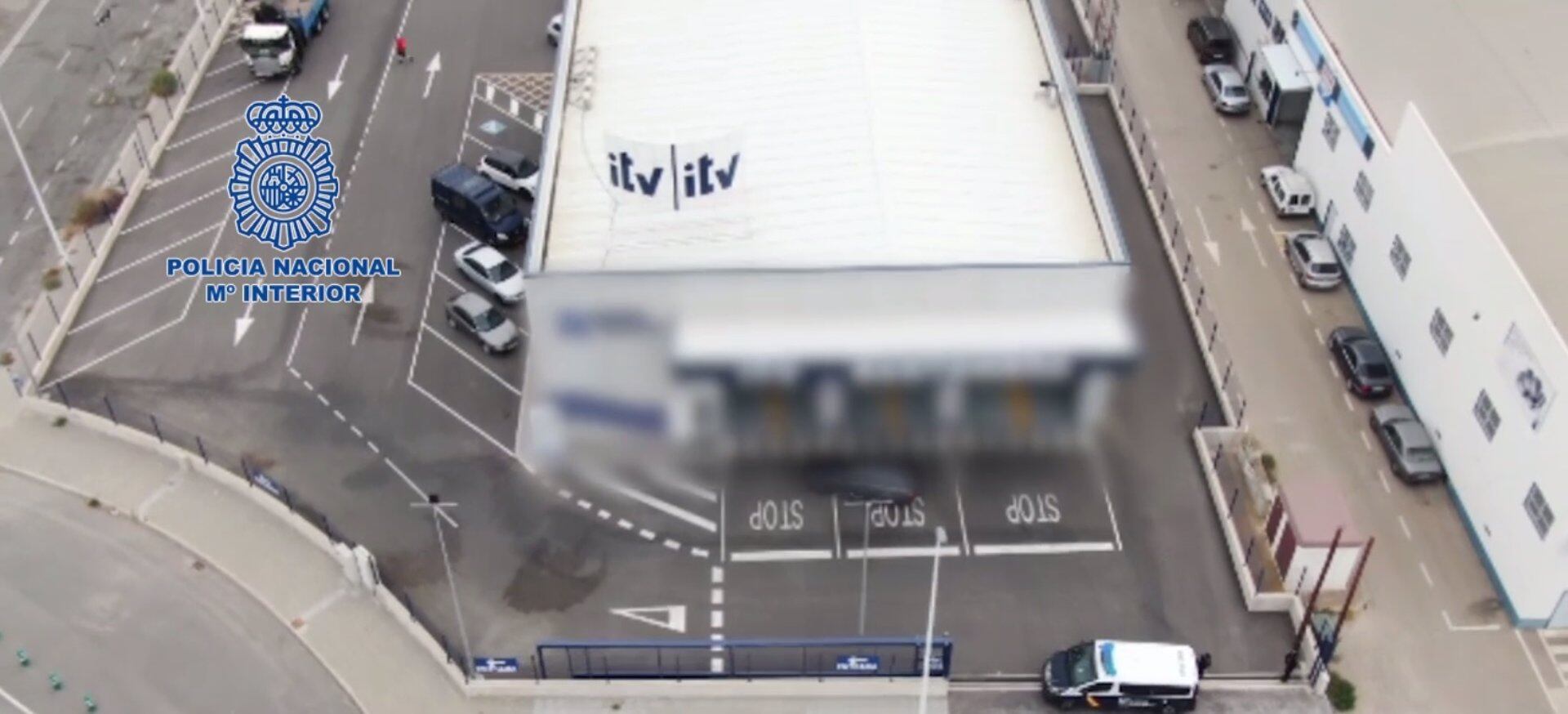 11/12/2023 Sucesos.- Desmantelan una red dedicada a pasar fraudulentamente ITV y relacionada con empresas de compra-venta de coches.
Agentes de la Policía Nacional han desmantelado una compleja red criminal presuntamente enfocada a facilitar de manera fraudulenta Inspecciones Técnicas de Vehículos (ITV) de unos 5.000 vehículos. La red, que operaba entre Crevillent (Alicante) y Santomera (Murcia), supuestamente guardaba "estrecha relación" con empresas que se dedicaban a la compra-venta de vehículos.
SOCIEDAD
POLICÍA NACIONAL