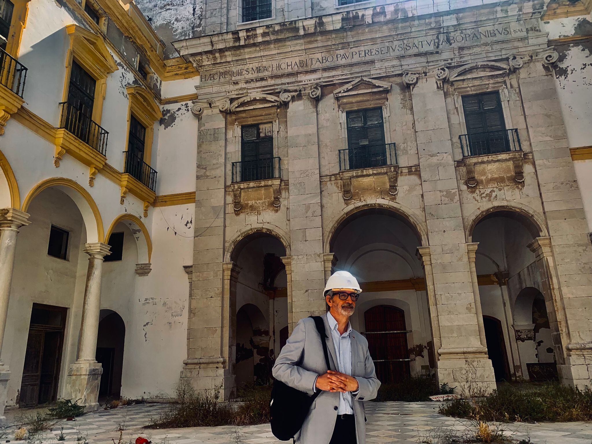 El rector de la Universidad de Cádiz, Francisco Piniella, visitando Valcárcel