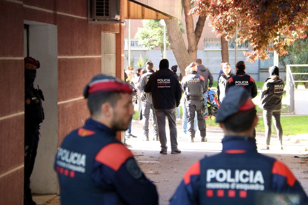 Imatge d'arxiu d'un dispositiu policial realitzat al barri