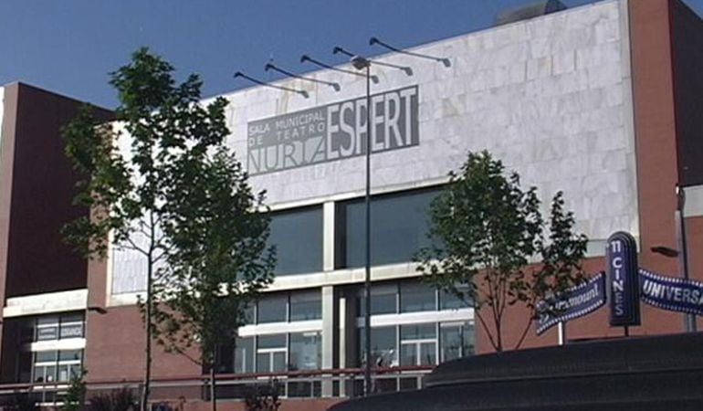 El edificio del Centro Cultural de Loranca acoge también el teatro Nuria Espert. 