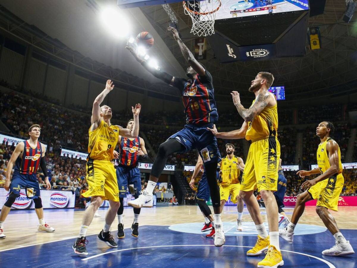 El Iberostar Tenerife cae ante Baskonia en un competido encuentro (78-79)