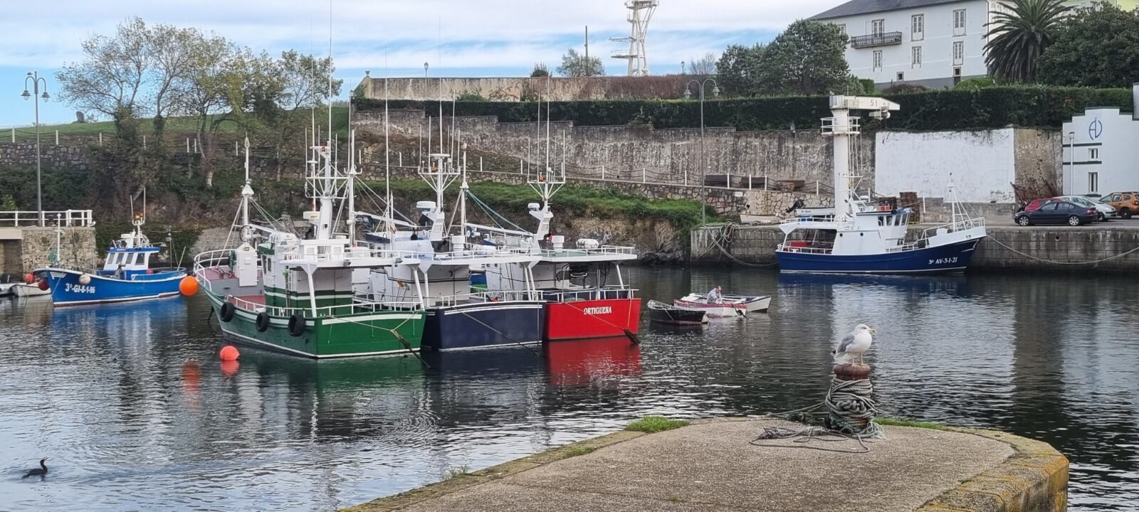 Barcos de pesca en un puerto asturiano.