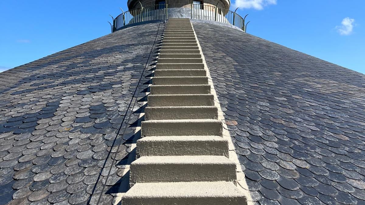 La reforma de la cúpula de la iglesia de la Laboral (Gijón), desde dentro