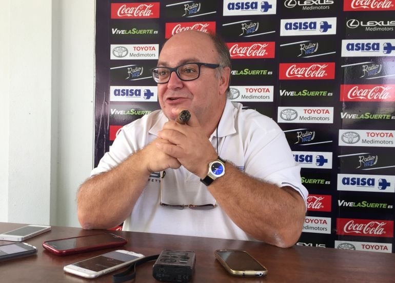 Juan Carlos Ramírez, apoderado del Hércules CF, en la sala de prensa de las instalaciones de Fontcalent