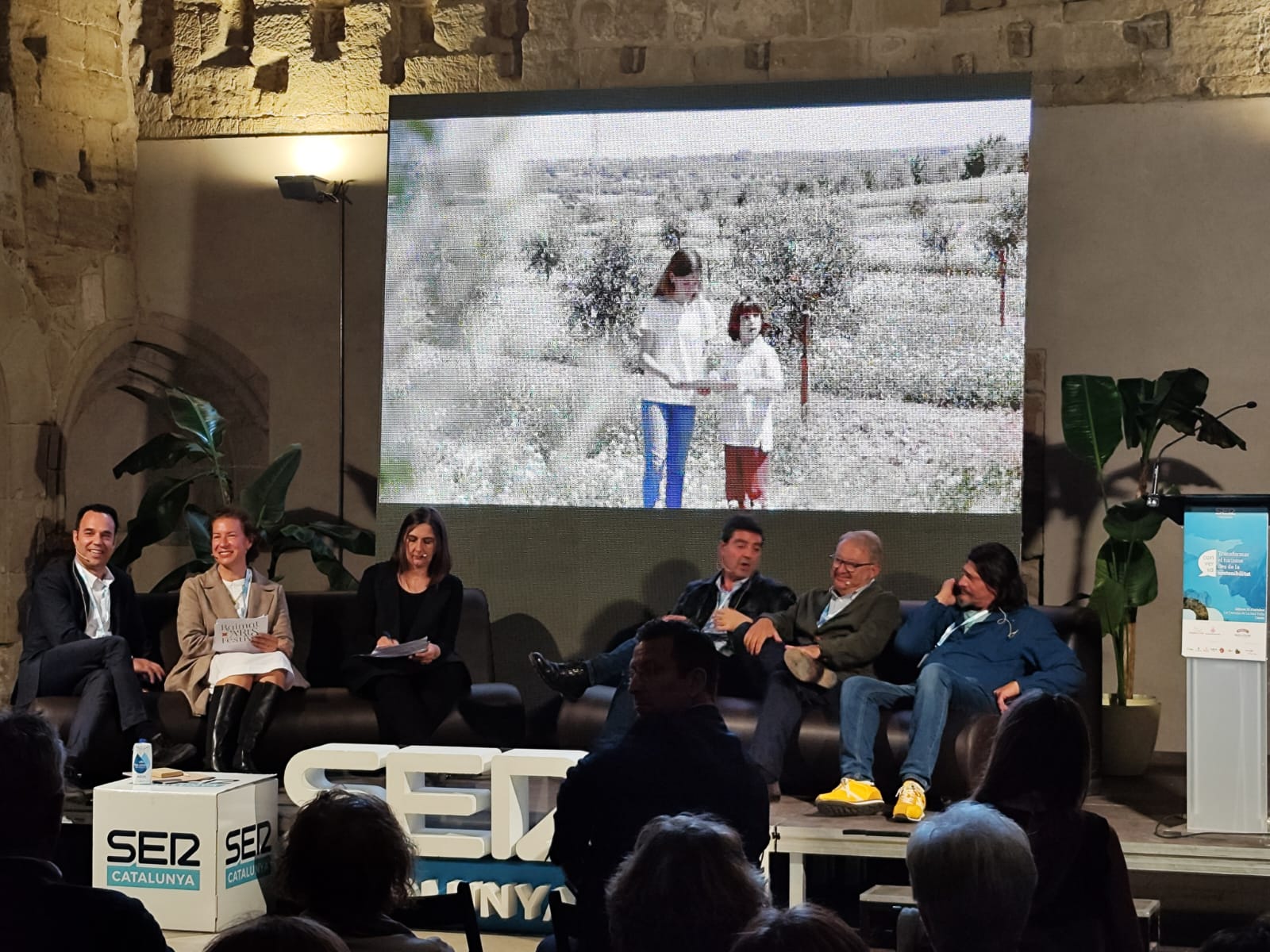 El Fòrum de Turisme ha comptat amb diferents participants en taules i ponències. A la foto, d'esquerra a dreta, Miquel López, Elena de Carandini Raventós, Mercè March, Joan Carles Mercader, Paco Cerdà i Xixo Castaño.