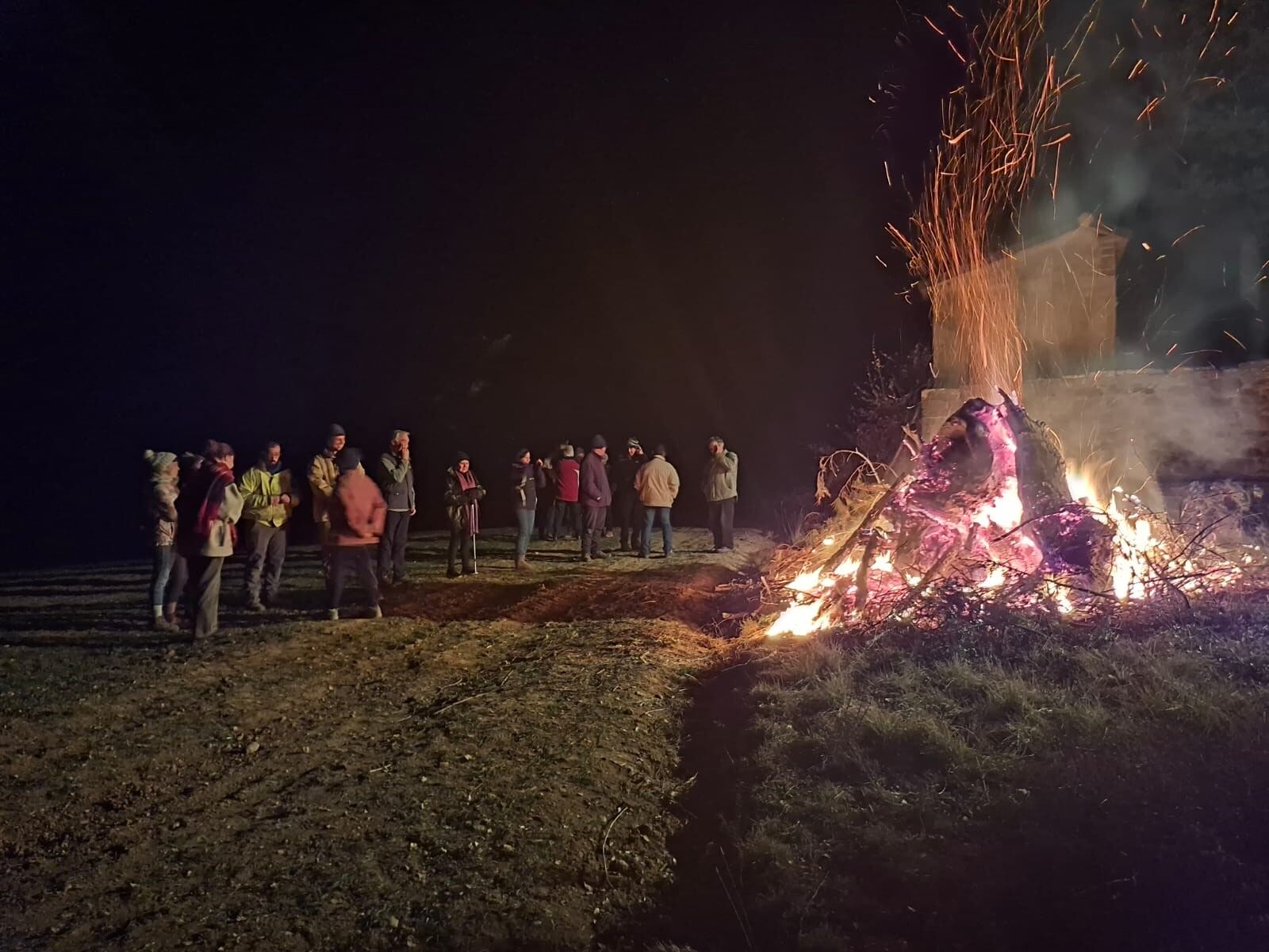 Hoguera en Latorrecilla. Foto Paco Parra