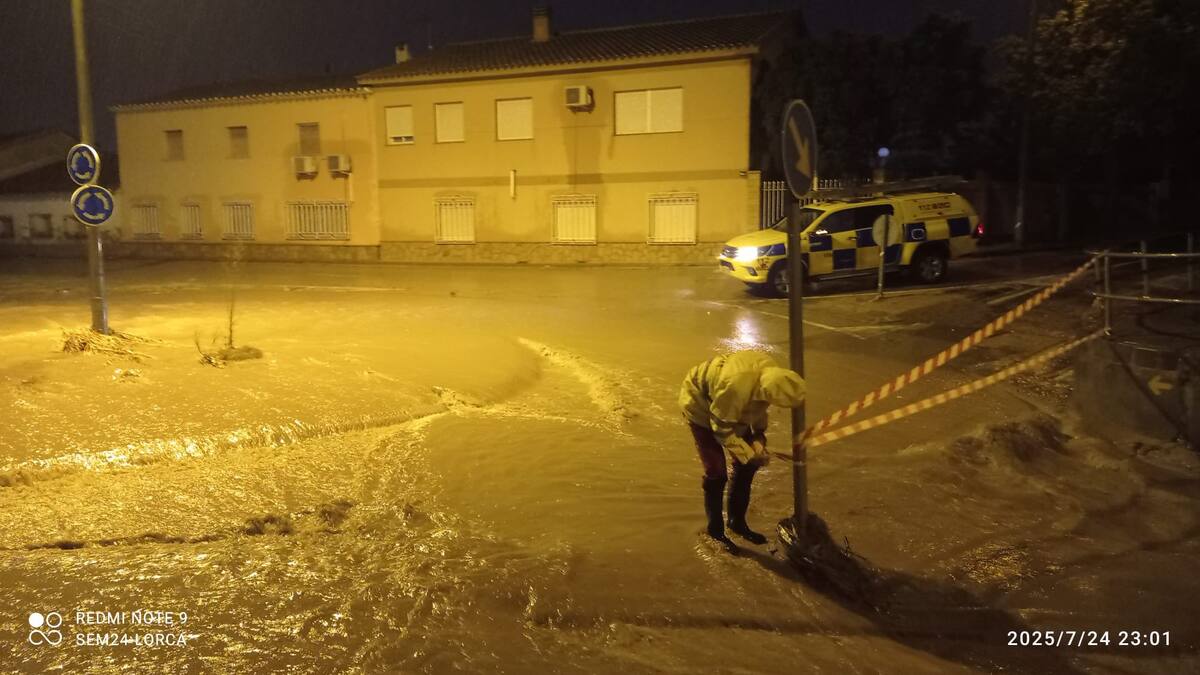 La tormenta eléctrica deja 39 litros por metro cuadrado en el casco urbano de Lorca