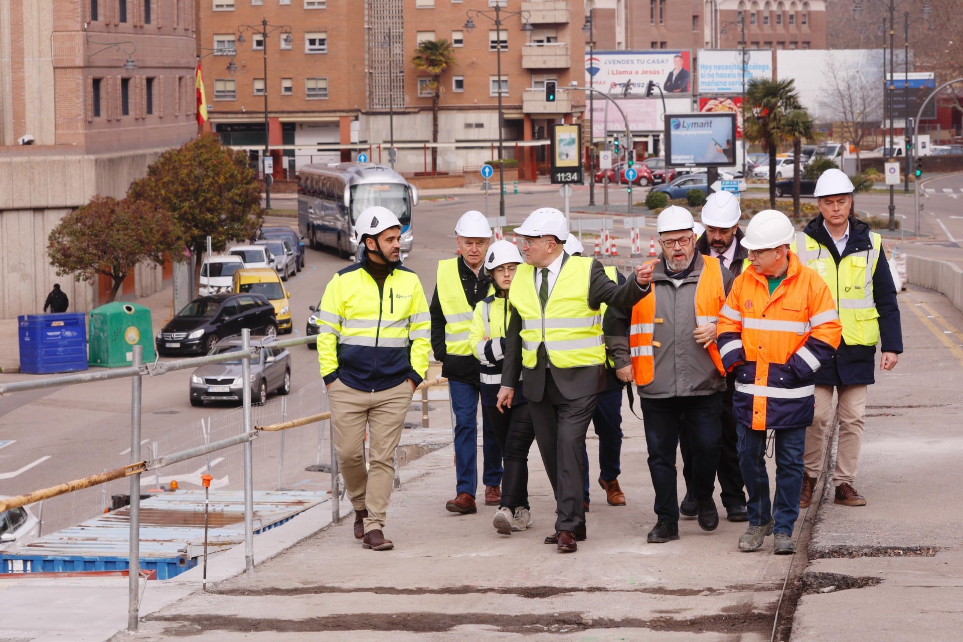 El alcalde de Valladolid, Jesús Julio Carnero, visita la intervención de emergencia en el puente del Arco de Ladrillo | Fuente: Ayuntamiento de Valladolid