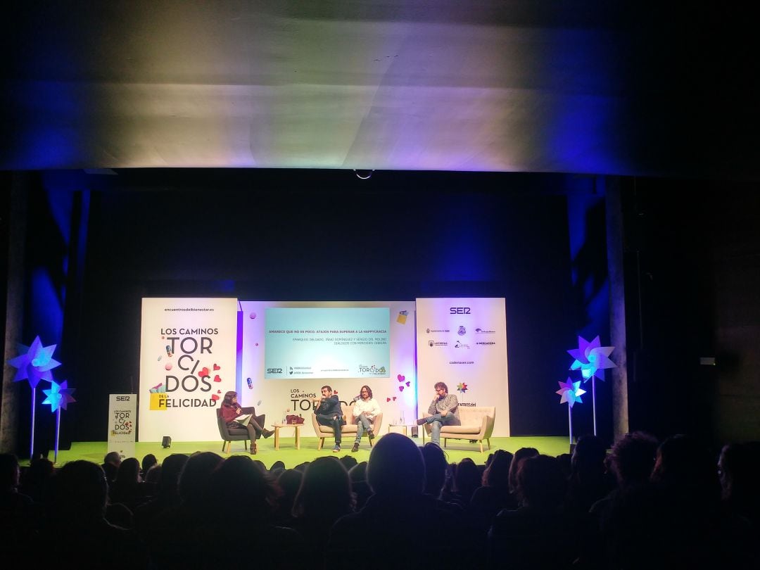 Mercedes Cebrián, Iñaki Domínguez, Eparquio Delgado y Sergio del Molino en el Encuentro del Bienestar de Cádiz