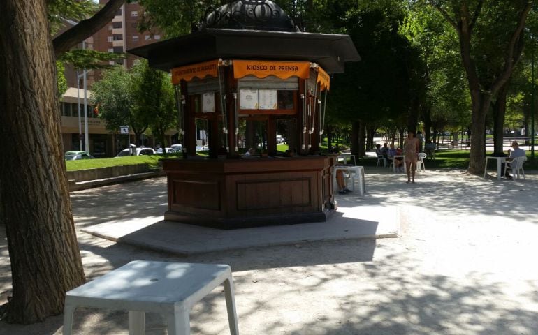 Kiosco de prensa de la Fuente de las Ranas, Parque Lineal