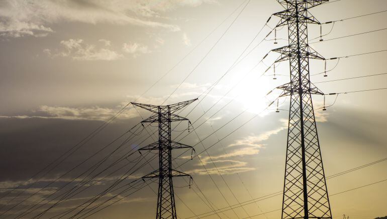 El portavoz parlamentario del PSN de Desarrollo Económico, Guzmán Garmendia, ha señalado que es "Algo que no es nuevo, que ya viene sucediendo y que los socialistas denunciamos en reiteradas ocasiones, por el trastorno que supone para la ciudadanía y para