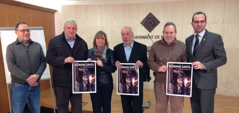 Representants de l'Ajuntament i de l'Agrupació d’Associacions de Setmana Santa de Reus.