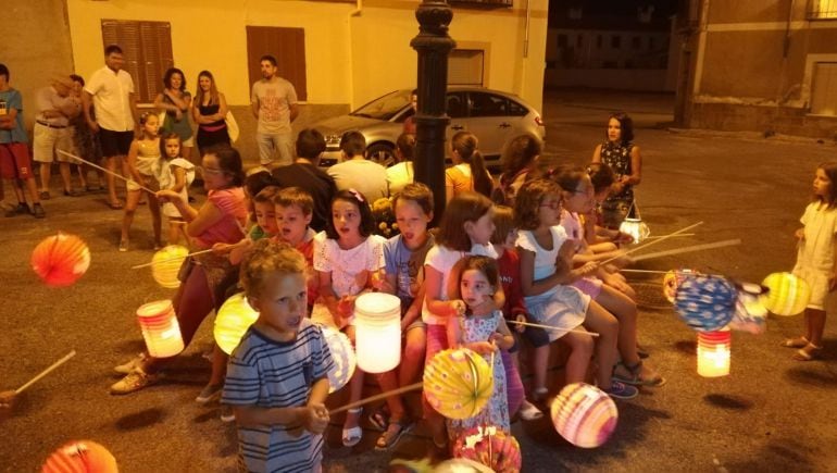 Niños de Los Huertos (Segovia) en la celebración del Día de Suiza