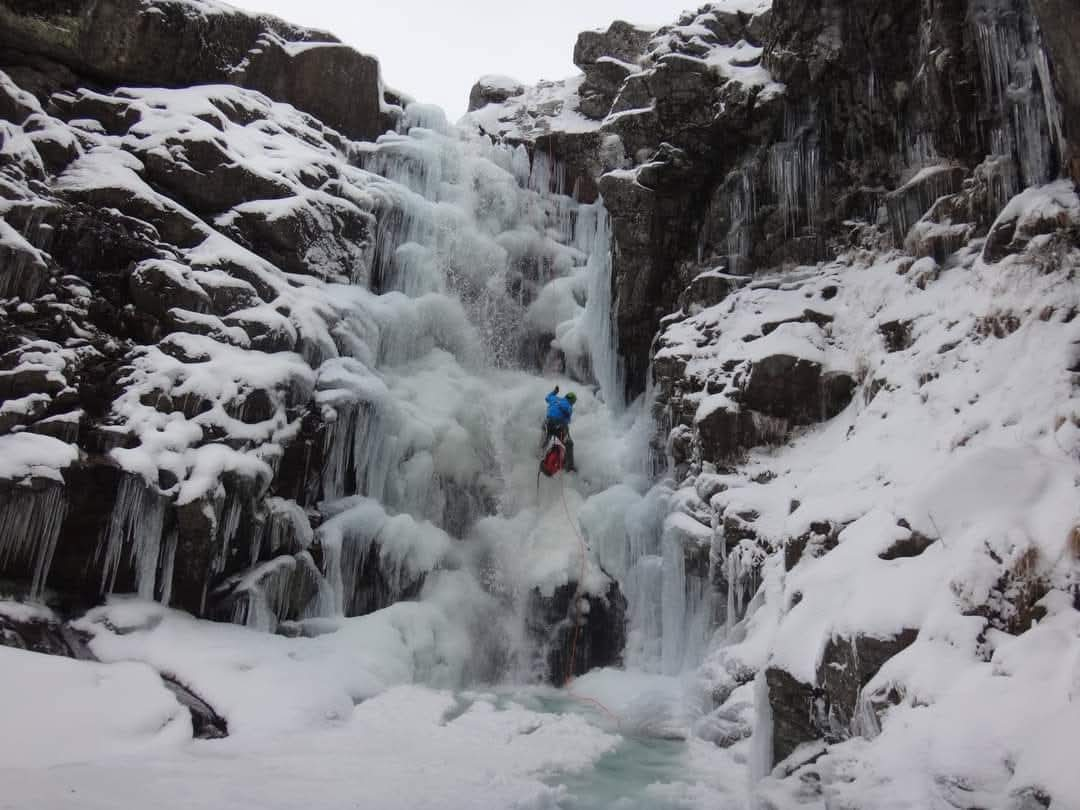 La escalada en hielo es una de las actividades de NoSoloCuerda