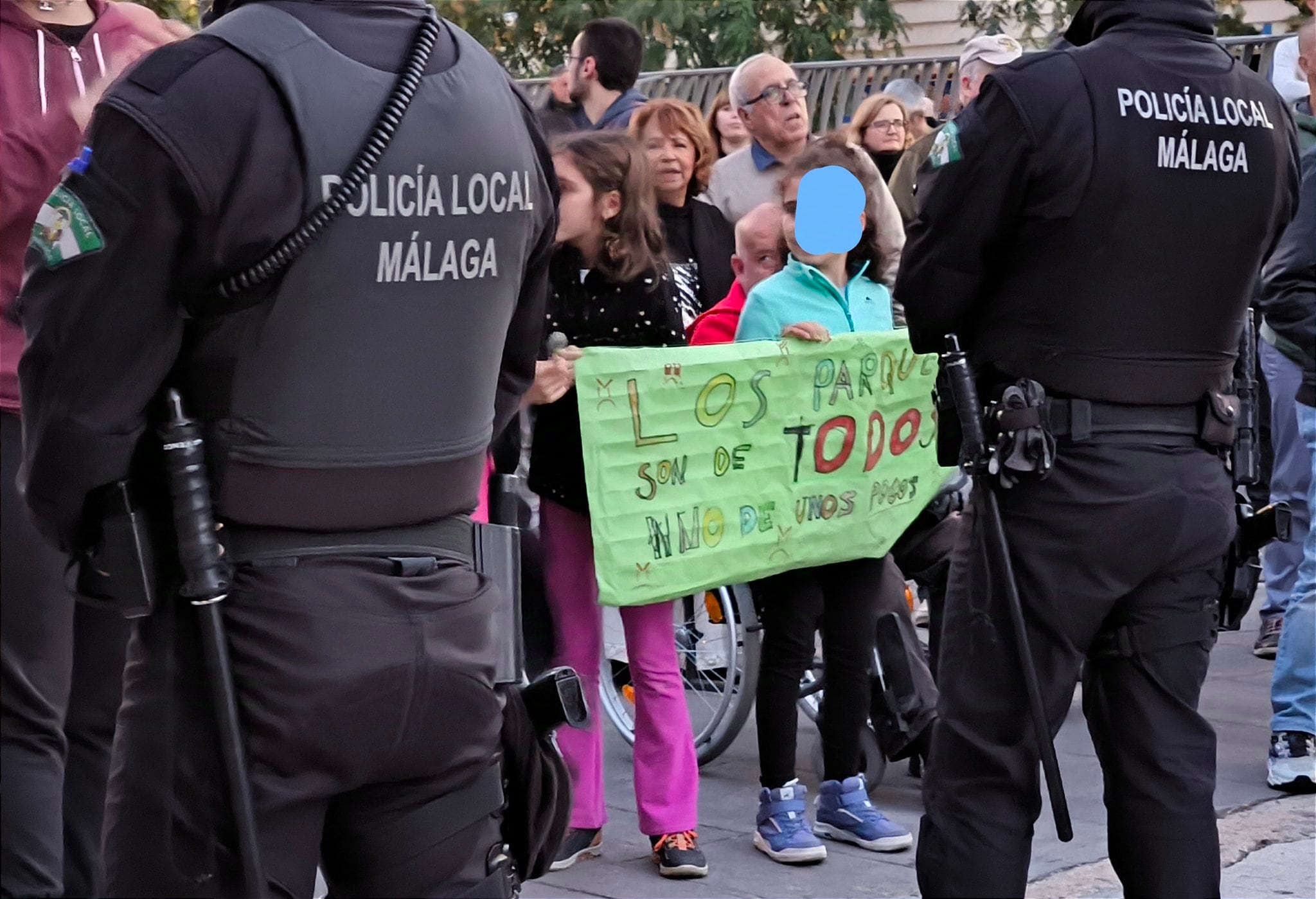 Protesta de los vecinos del Parque de Oeste de Málaga este domingo, ocho de diciembre