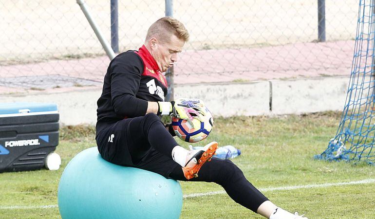 Alberto García durante la sesión de este domingo tras caer ante el Nástic