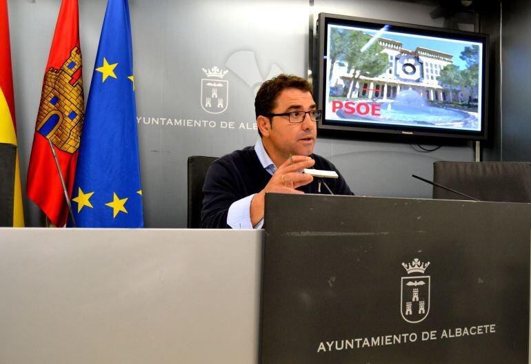 Modesto Belinchón, durante la rueda de prensa