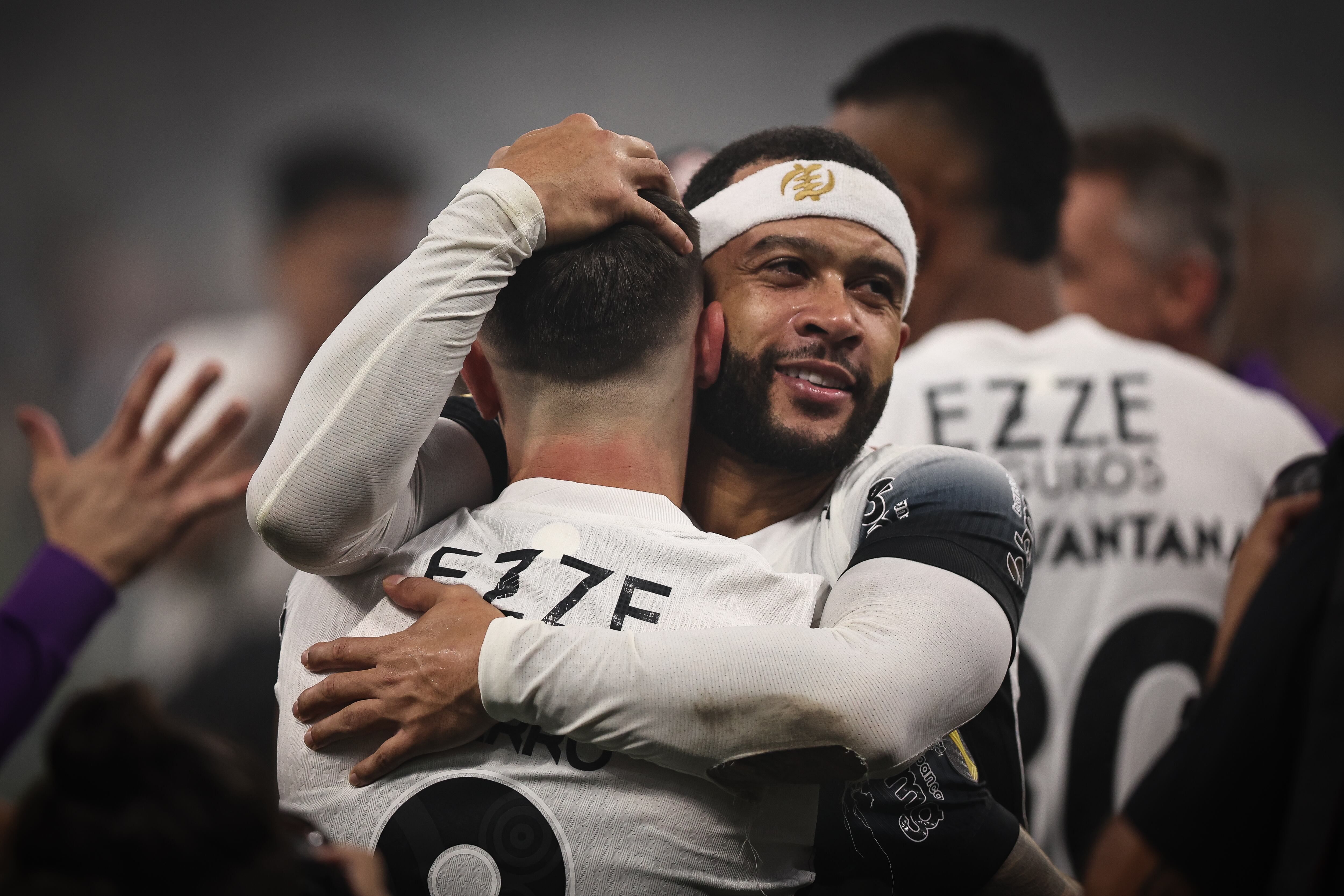 Memphis Depay, tras ganar la final del Campeonato Paulista tras ganar al Palmeiras